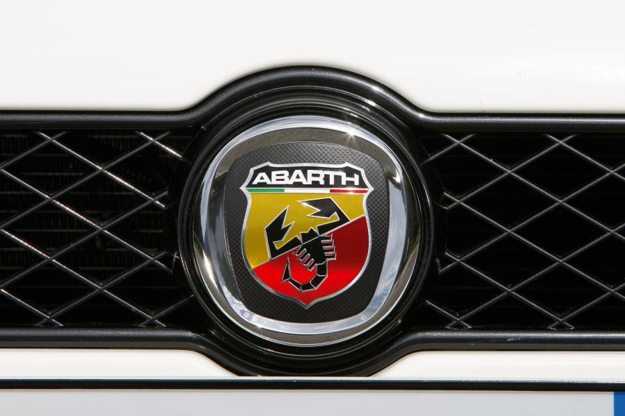 Логотип Abarth Grande Punto (199) 2007 года  (WW) (фото 33 из 46)